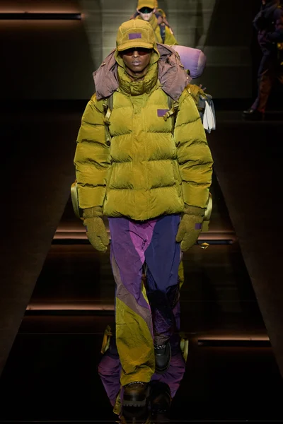Look 3